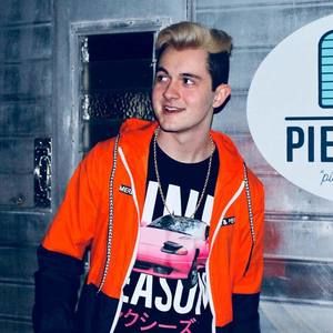 Meet your Posher, Cameron